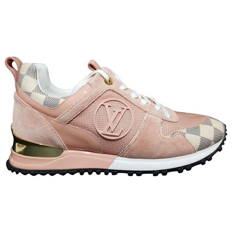 Sneakers rose pour homme .